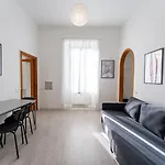 Via Annibale Caccavello 10 - Primo Piano