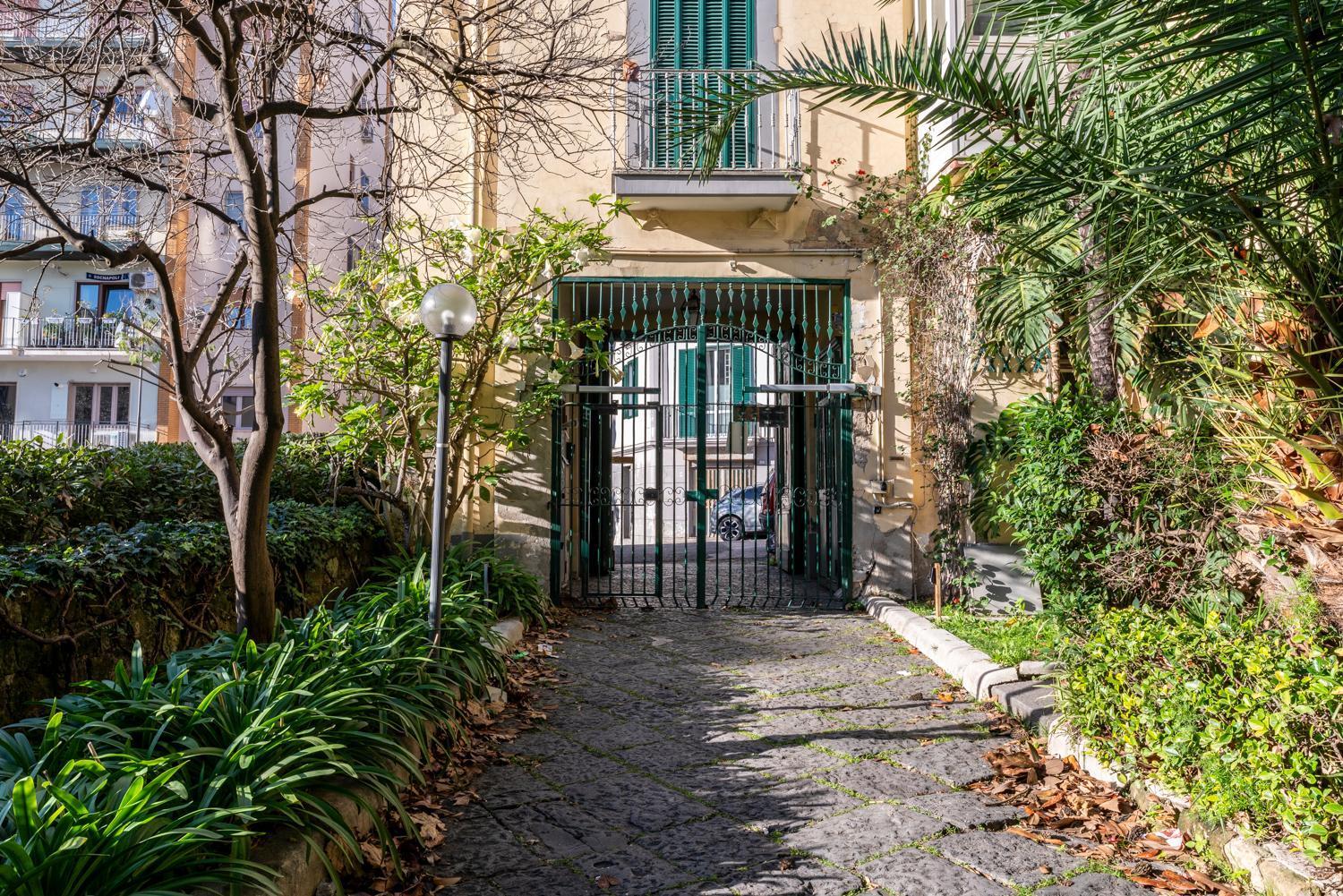 Via Annibale Caccavello 10 - Primo Piano Appartamento